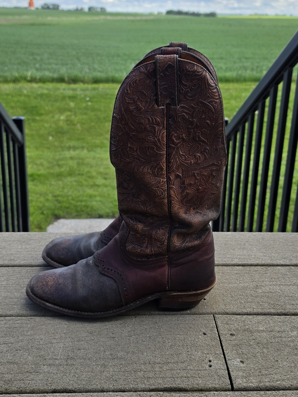 (8.5) Boulet Brown Embossed Leather Cowboy Boots - Classic Western Style Rodeo